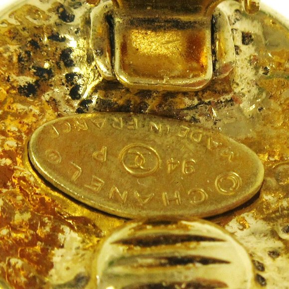 CHANEL CC Logos Button Motif Earrings Gold-Tone - Picture 2 of 4